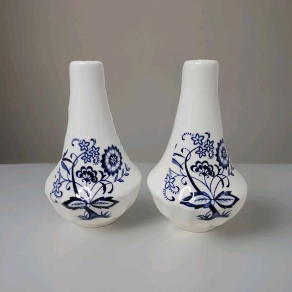 Vintage J&K Meakin Blue Onion Salt & Pepper Shaker Set 5.25" Nordic England MCM - Picture 1 of 12